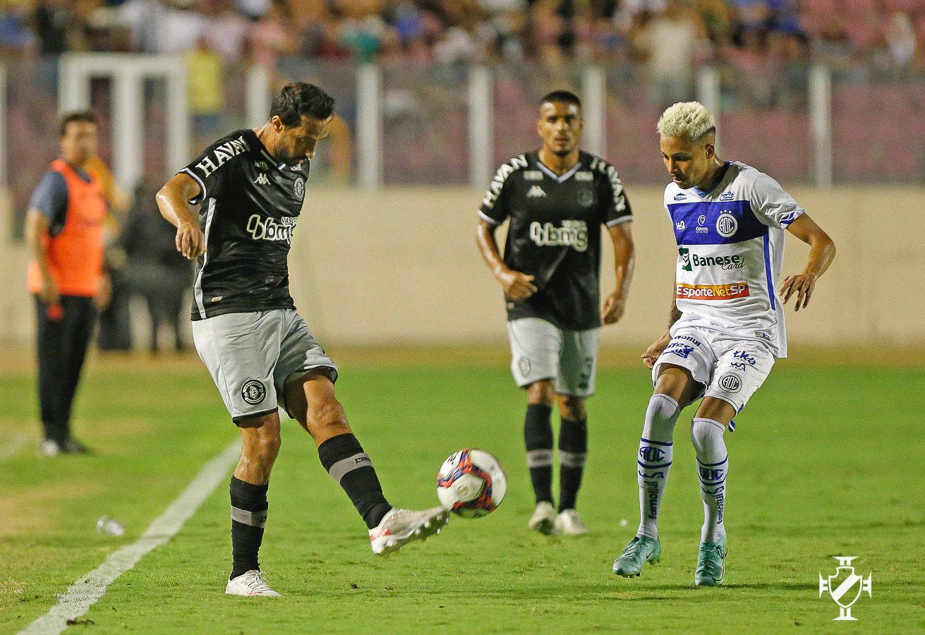 VASCO VENCE O CONFIANÇA POR 2 A 1