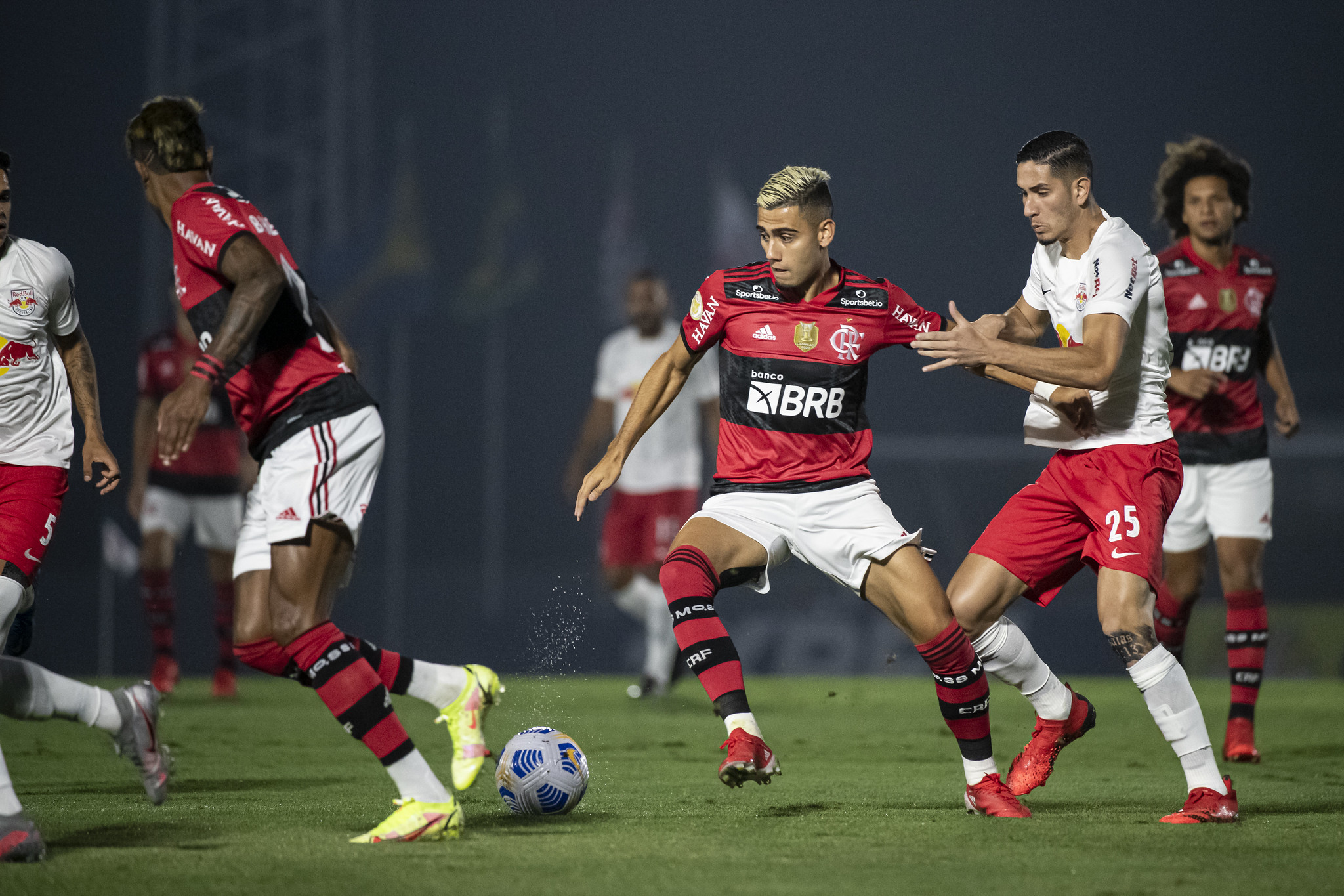 FLAMENGO EMPATA COM BRAGANTINO