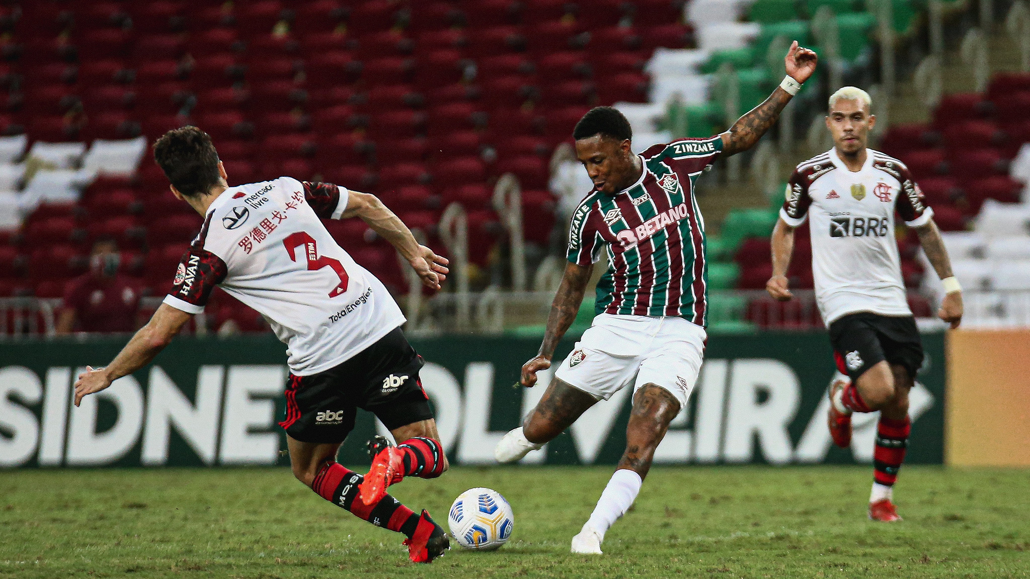 FLU VENCE O FLAMENGO POR 3 A 1