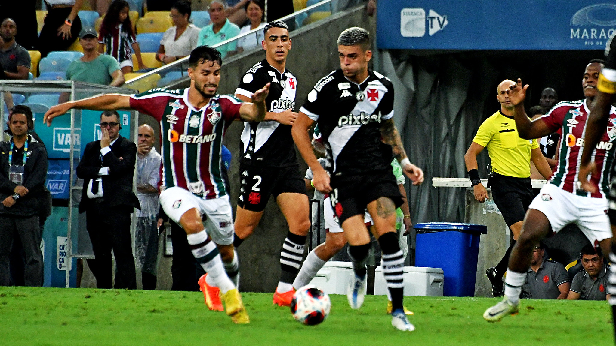 FLU VENCE O VASCO POR 2 A 0